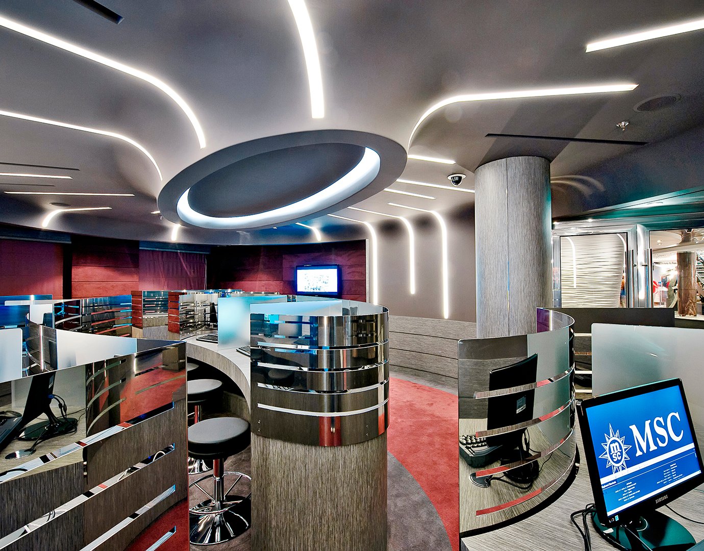 MSC Divina Entertainment Cybercafe 04