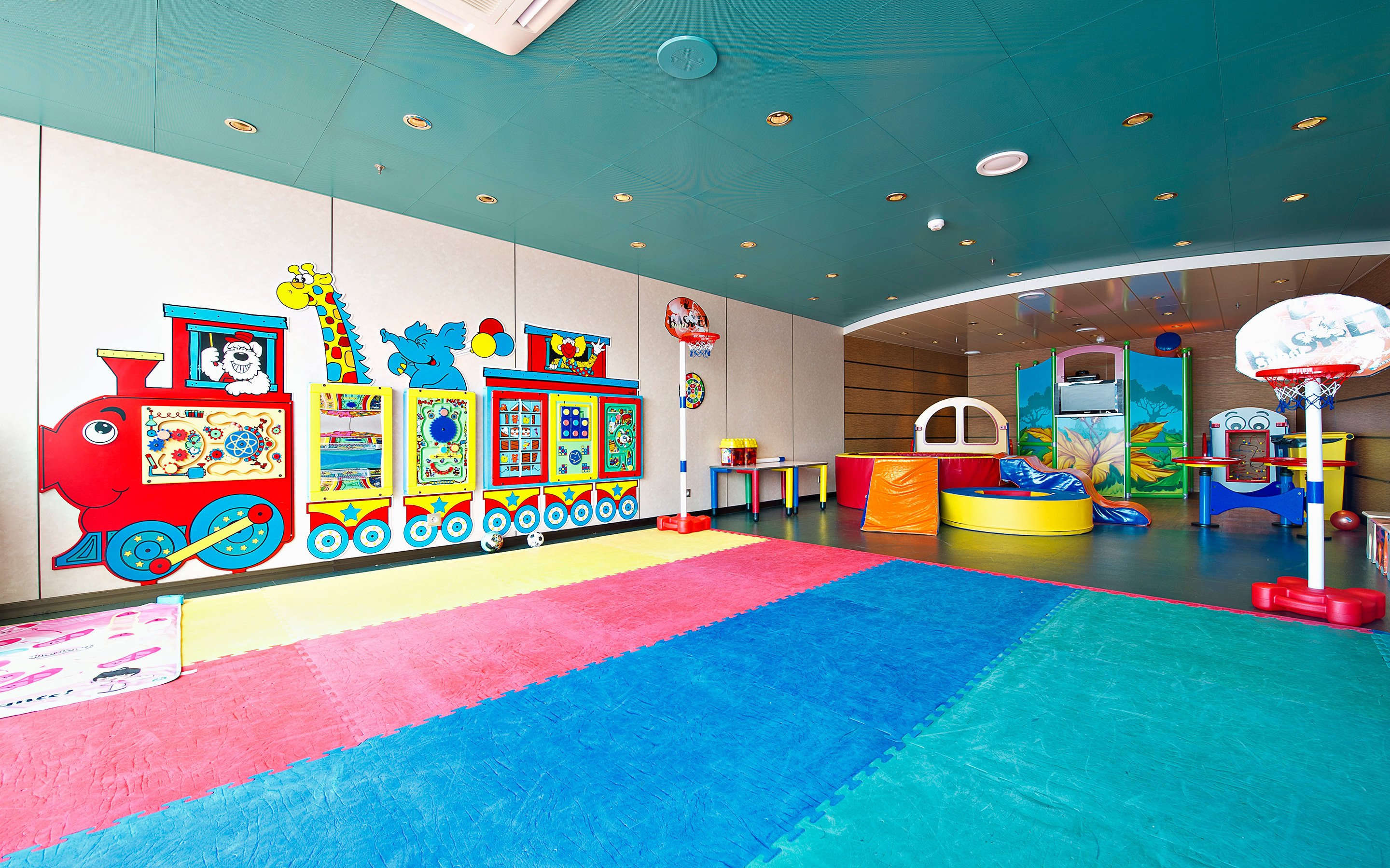 MSC Orchestra Public Area Family Children 03